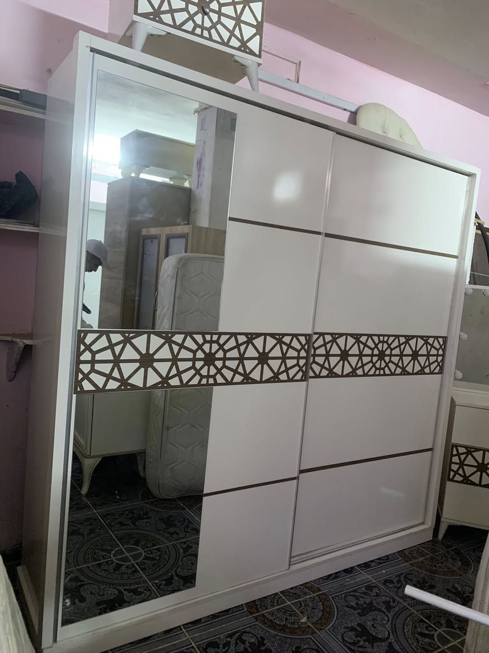 غرفه تركي ٣٥٠ جدا نضيفه مكان الزهور. ***********
