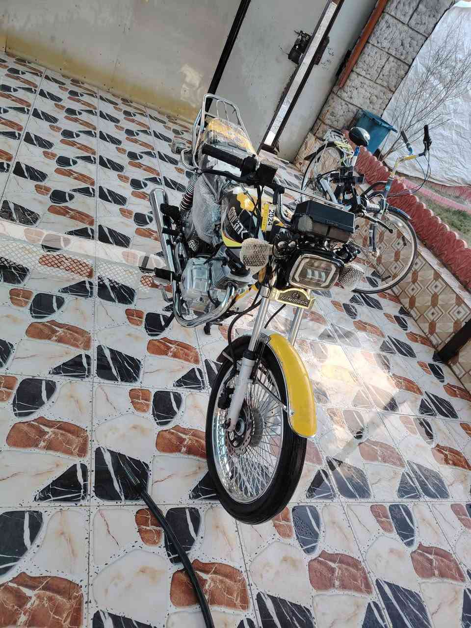 السلام عليكم سولنك موديل ٢٠٢٤ كلو شغال دبلات وياله لشه شرط محرك ما مفتوح نشاط ومعدل  رزانه فول وزن ثقيل باب اول قبق الزنجيل موجود كهرباءيات كلها شغاله مكاني الشركاط الساحل الايسر بلهيجل بلسلمان  ***********
