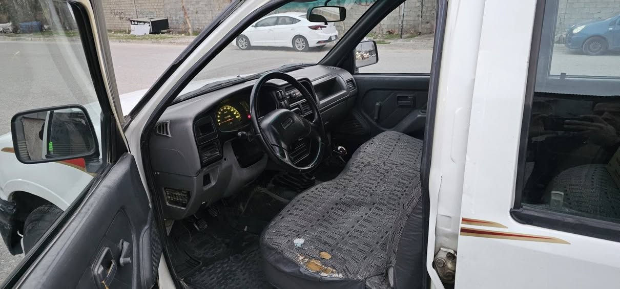 ئاسوزو مۆدیل 2001  جێ جێ  بۆباخی هەیە بێ لێدراون گێڕمەکینە بەشەرت نرخ 36گەڵا ئارم ڕانیەیە شوێن چوارقورنە *********** رانية, السليمانية
