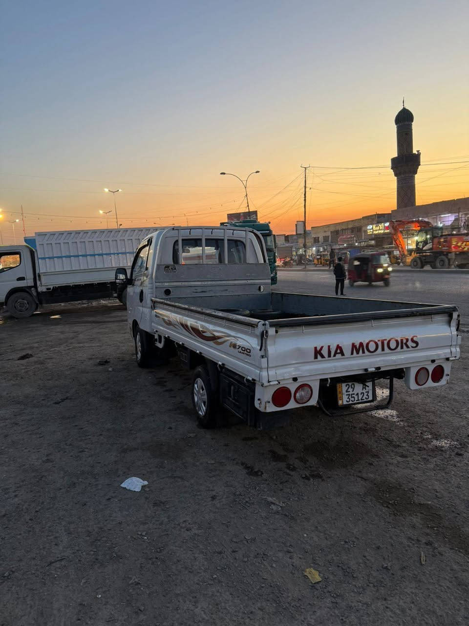كيا حمل مديل 16سياره جديده وحلوه مناقصهه شي رقم واسط بسمي مكينه 2700 بغداد البلديات ***********
