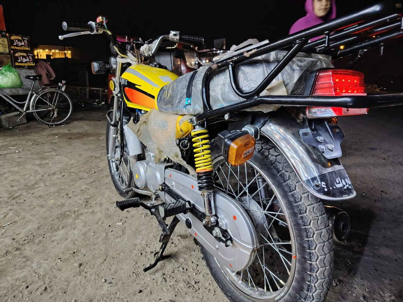 سلام عليكم دراجه نامه متياز  موديل 26 دراجه حلوه ونضيفه بل واقع حله من صور السعر 700 بيه مجال  مكان محموديه
رقم الوتساب *********** 
رقم تصال  ***********
