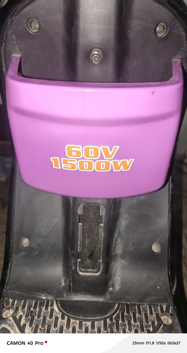 سلام عليكم دراجه شحن للبيع 
دراجه قبل شهر اخذتهه جديده 
١٥٠٠ واط 
٦٠ فولت 
تمشيك بل شحنه الوحده ٣٥ كيلو 
شاحنتهه وياها تجي بصمتين وكرتين وسويجات ثنين 
وبيهه سماعه بلوتوث صوتهه عالي 
سعر ٣٥٠ وبيهه مجال للطيبين مكاني بغداد منطقة الحريه 
رقمي *********** اتصل أو وتساب
