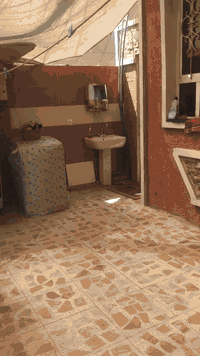 سلام عليكم. 50 متر. ركن.   طابقين   الارضي. غرفه. مع. مطبخ.  و طابق ثاني. غرفه. مع. حولي.   البيت. بي محل. جاهز.      العنوان شعب ديوان خلف شارع 25.   ***********.    سعره  95
