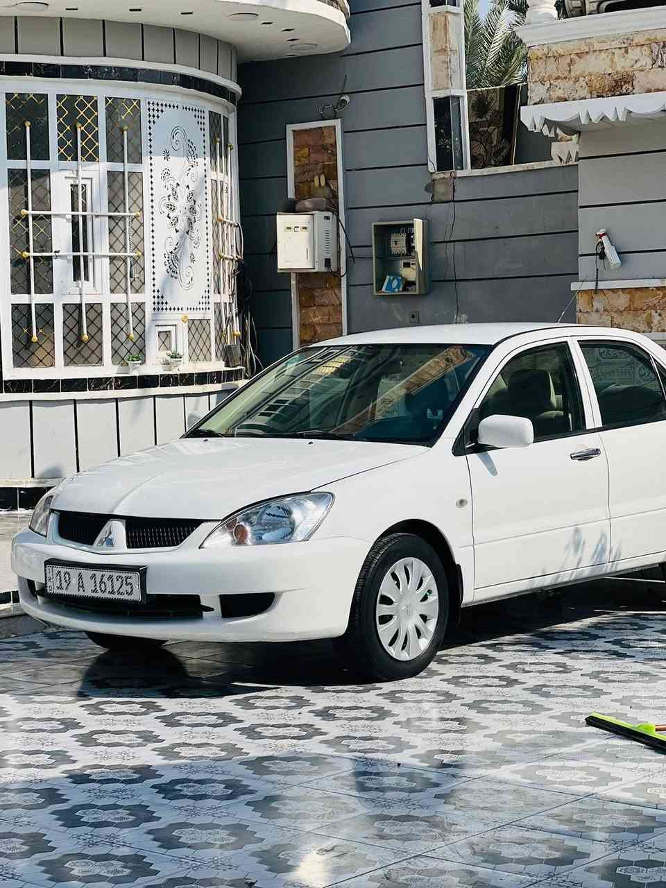 سلام عليكم لانسر موديل 2010 رقم كربلاء دولي بسمي سنويه 28 سياره كامله بدون نقص مكفوله من الضربه و الصبغ و البارد و الشخوط كير و مكينه جدد السياره بعدهة على الشركه تخم تاير جديد صدر امامي خلفي كله جديد السياره حلوه الداخل بعده عل شركة السعر  90 وبيهة مجال 
الاستفسار (***********) او (***********)
