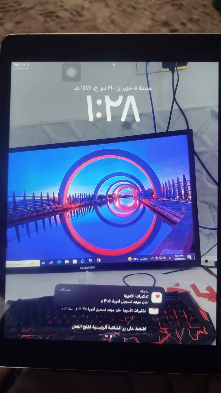 سلام عليكم ايباد 9نضيف ما مفتوح ولا داخل تصليح بي فقط نقاط خفيفه بل ضهر من وره لكفر مع كارتون وشاحنته لاصليه وقلم دراسه ورسم ستعمال دراسه فقط السعر 300وبي مجال التواصل*********** البصره
