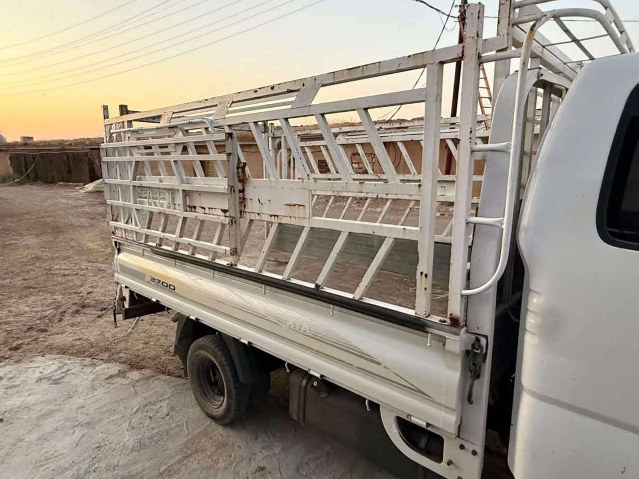 السلام عليكم كيا موديل ٢٠١٨ رقم بغداد مكينه ٢٧٠٠السياره خير من الله مابيها نقص تبريد شغلا @***********
