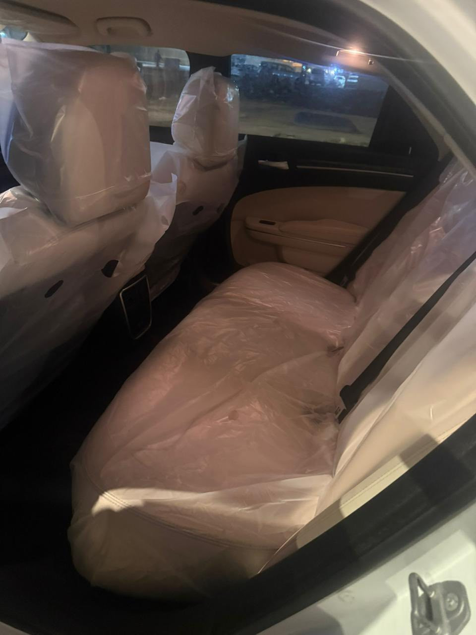 السلام عليكم
اوباما 2015
ادوووات ادوووات 
خليجيه
دخول جديد
6 سلندر 3600 
ماشيه 93 km
كفاله عامه ماعدا قطعه وحده صبغ بدون ضربه تجميلي 
كفاله من الكص والضربه والعشائر وسرقه وانتربول 
مكاني بصره 
للاتصال 
‭***********
