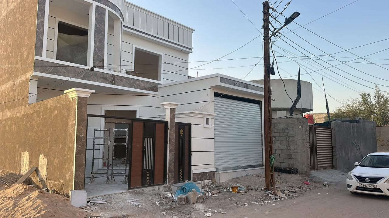 للبيع بيت في أبو الخصيب – منطقة أبو الجوزي
 • المساحة: 240 متر
 • البناء: طابوق
 • نوع السند: طابو صرف زراعي – سند 25
 • الموقع: على شارع مبلّط
 • يحتوي على محل تجاري على الشارع

تفاصيل البيت:
 • طابقين
 • 4 غرف
 • صالة
 • مطبخ
 • ديوانية
 • كراج
 • السعر: 230 مليون قابل للتفاوض

للاستفسار: ***********
