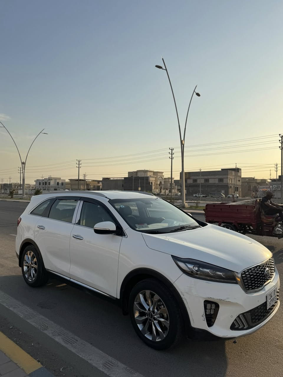 السلام عليكم 
بيع فقط نقدًا وبدون مراوس
كيا سورنتو 2020 خليجي فول مواصفات
ماشية 52 الف محرك 6v
كشنات كهرباء 
لد امامي خلفي 
ثلاث قطع تبريد وثلاجة وسطية
 حساسات امامية وخلفية 
بصمتين وجنطة كهربائية 
4 انظمة قيادة
بردات بلادي بالجامات 
كير مكينة حدادية كله جديد السيارة مال بيت مكفولة ماعدة مكانين بارد موضحات بلصوره اسفل الباب ( ضربه حايط ) 
السعر 270 وبيها مجال للشراي مكاني البصرة الصالحية
للاستفسار والتواصل على رقمي الخاص
***********
***********
