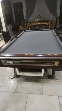 طاولة بليارد ماركة MAK 1000 بحالة ممتازة جداً، مناسبة للصالات أو الاست...