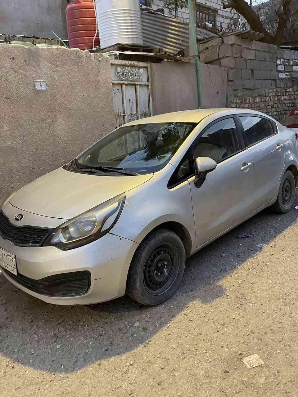 كيا ريو مديل 2012 كفاله من ضربه قويه بيها رشات صبغ مكينه حلوه لا تنقيص ولا تبخير راعيها يريد تحويل مكاني البصرة المعقل الابله شارع البلم سعرها ٨٧وبيها مجال للشراي وهاذ رقمي بي واتساب ***********
