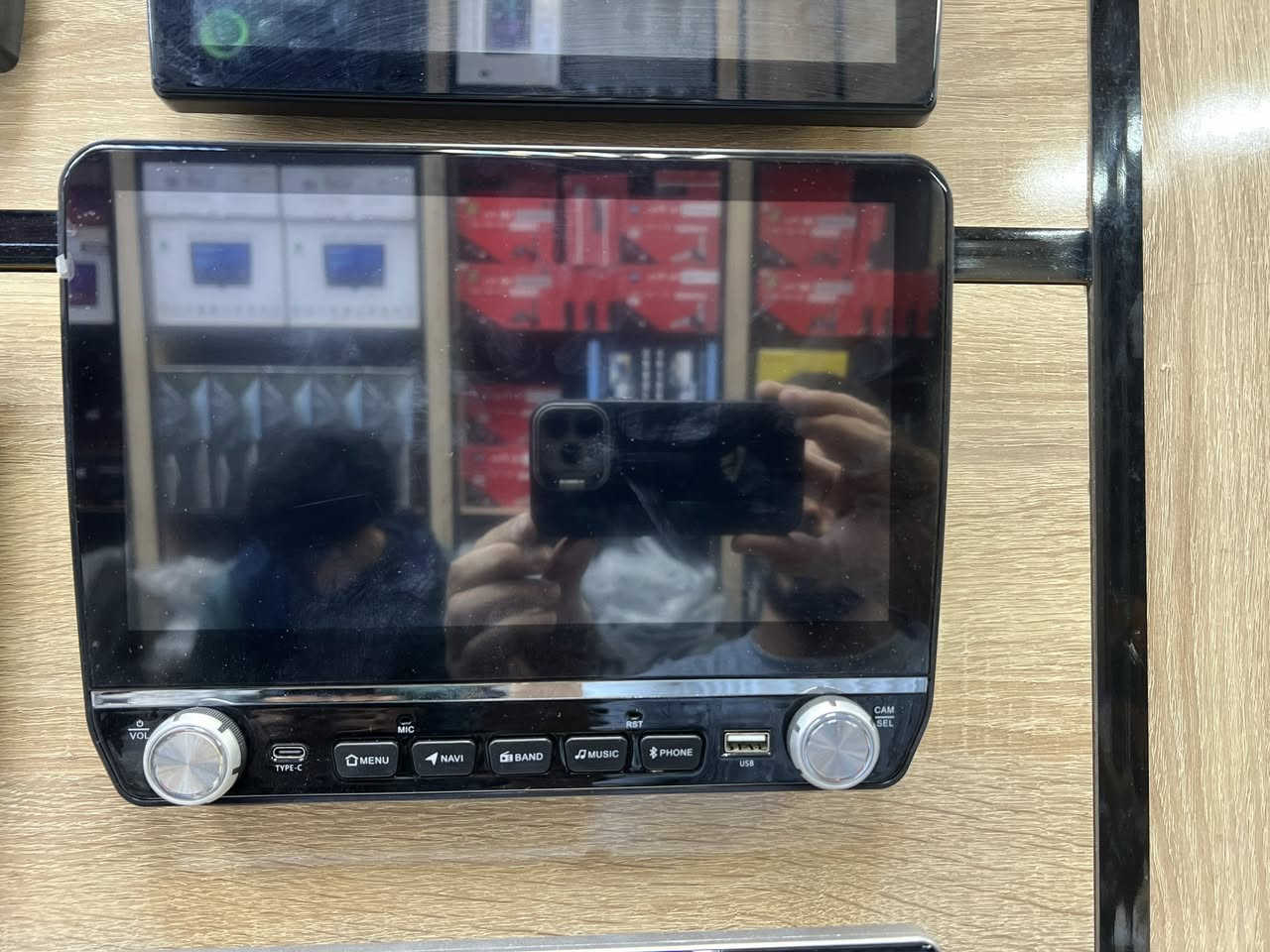 شاشات أندرويد فول وضوح 4k   🚗🔥✨
 وضوح الالوان من جميع الجوانب ips screen
شاشة كزاز سريعة اللمس تاج حراري  
 تنزيل برامج  من الانترنيت
 بلوتوث/ WIFI / فيديو / خرائط / يوتيوب / منفذ فلاش / دعم تحكم الاستيرن / تفعيل كافة اوبشنات السيارة 
ذاكرة داخلية 
ذاكرة خارجية 
راديو  fm  am
سوق بلي
دبل بروسسر  معالج قوي 
تدعم تشغيل الكامرات 
الفيشة بلادية 
للاستفسار الاتصال على الارقام :
واتساب  *********** 
العنوان بغداد السنك
متوفر خدمة التوصيل
