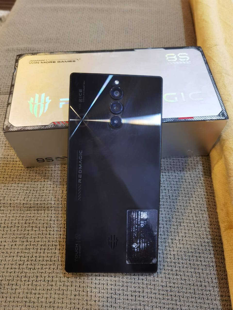 🔥 للبيع موبايل ألعاب قوي – REDMAGIC 8S Pro 🔥
📱 الموديل: REDMAGIC 8S Pro
💾 الذاكرة: 256GB  
⚡ الرام: 12GB + 12GB رام افتراضي  
🧠 المعالج: Snapdragon 8 Elite (أقوى معالج للأندرويد حالياً)  

📺 الشاشة: AMOLED بحجم كبير مع معدل تحديث 120Hz لفريمات عالية وسلاسة بالألعاب  
🔋 البطارية: 6000mAh تدوم لساعات لعب طويلة  
❄️ نظام تبريد مدمج مع مروحة مخصص للألعاب الثقيلة

🎮 يشغل ألعاب مثل Delta Force و Call of Duty بسلاسة وفريمات عالية.

📦 الحالة: نظيف جداً مثل الجديد  
📸 الصورة حقيقية للجهاز

💰 السعر500الف قفل او مراوس


**إذا كنت صاحب هذا الإعلان وتريد حذفه لأي سبب، رجاءا أرسل رسالة إلى الدعم الفني**