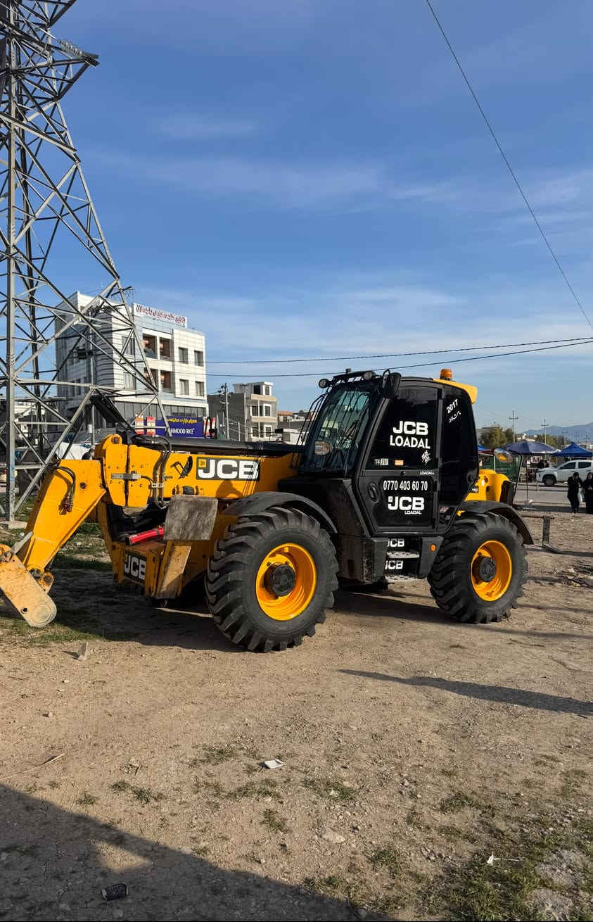 سه ره تا به ناوي خواي گه وره و ميهره بان شؤفلي jcbبؤفرؤشتن مؤديل 2017 هه موو گياني به شه رت گيرو مه كينه به شه رت ٤تايه ي لؤكي له ژيره ره قه م هه وليره فوول فول مواسه فاته ٩٠٠٠هه زار سه عاتي هه يه جه ك سه نته ره  بؤزانياري زياتر په يوه ندي بكه به م ژماره يه وه ***********
