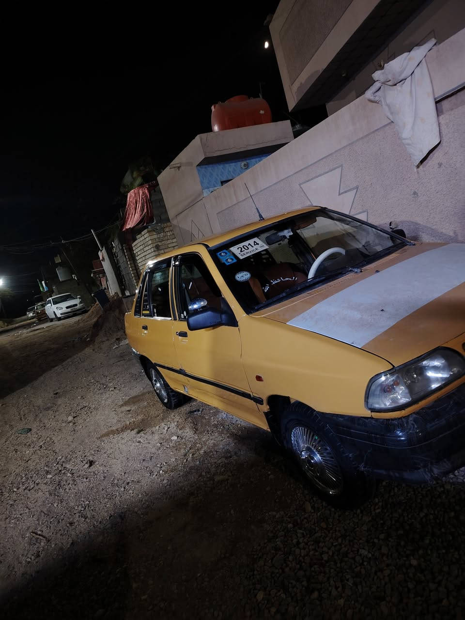 سايبة 2014 بأسمي رقم بغداد انكليزي  للبيع سيارة جاهزة من مكينة وتبريد منضومة جديدة كلة من الفريز للكمبريسر  كشرتها شوف عينك نضيفة فقط بيها هاي الطخه اليم قبق البانزين سيارة تاخذه شغاه وكبل للشارع مكاني بغداد تواصل *********** السعر 30
