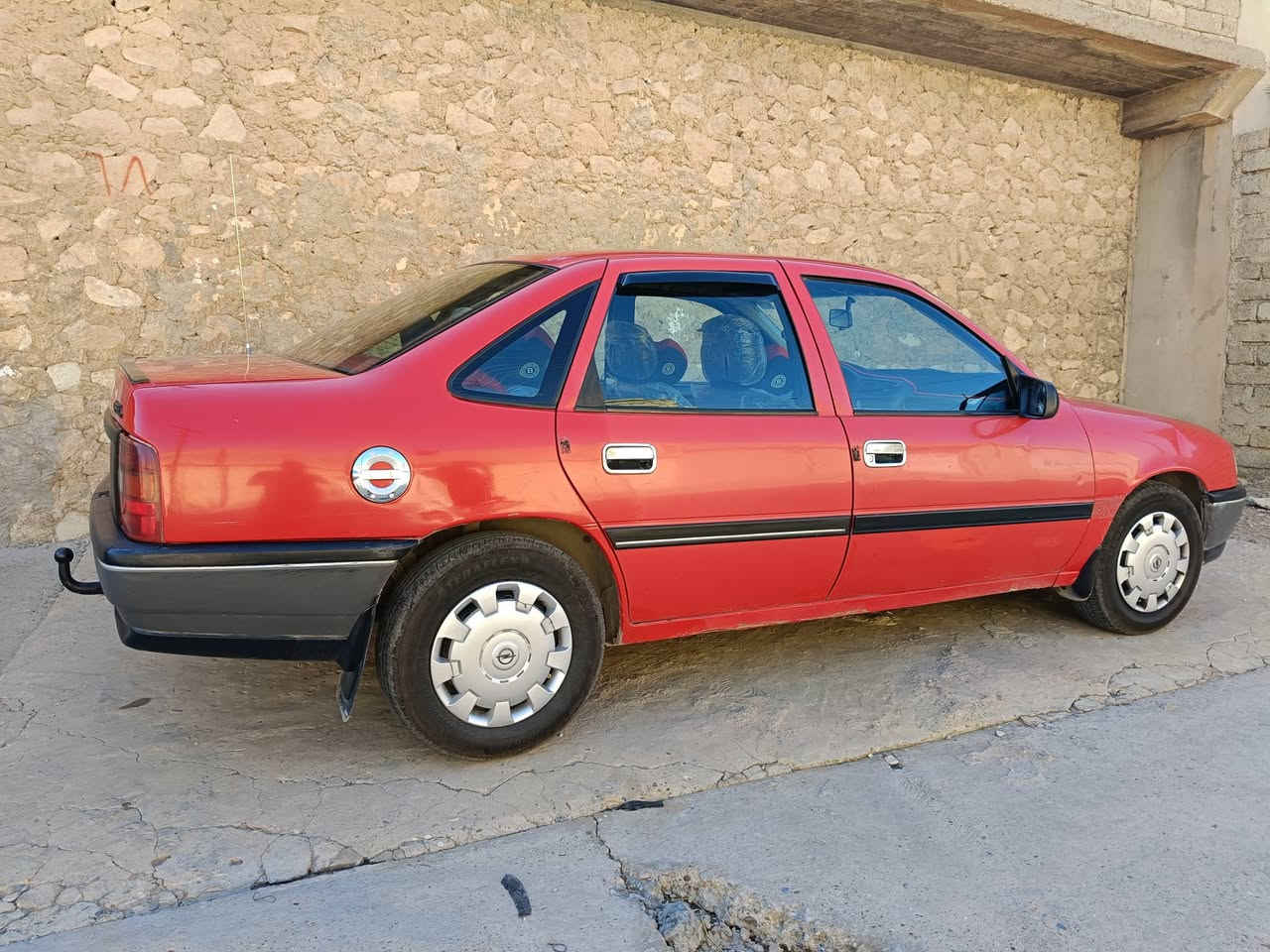 اوبل فكترا حجم 16  موديل 1992
السنوية لغاية 2031  
السيارة بإسمي أنا والرقم مسطرة 
كوبون موجود 
السعر 49 
للإستفسار ***********
