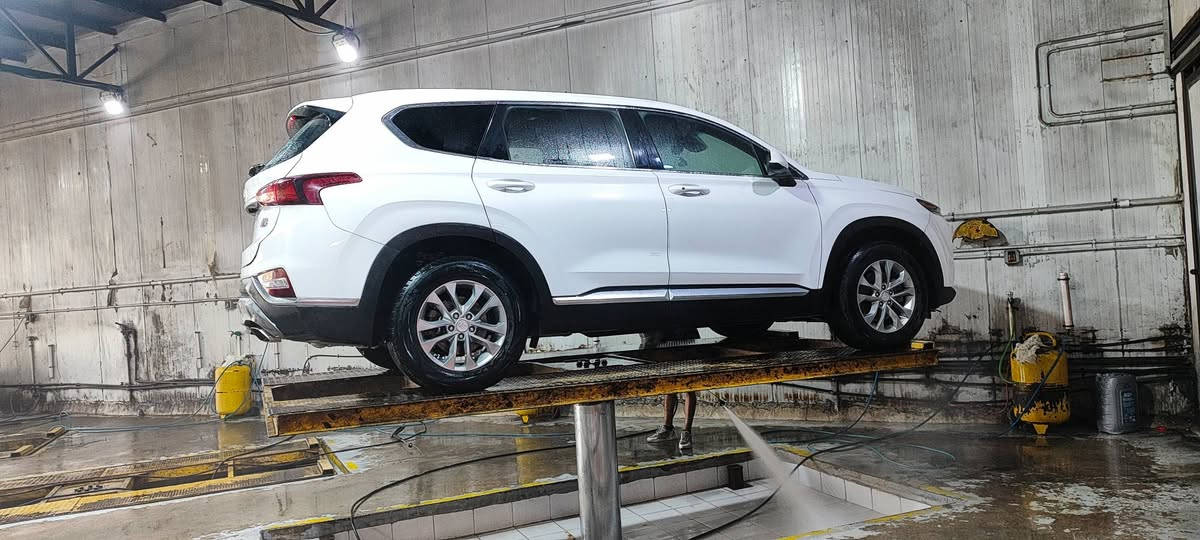 السلام عليكم
للبيع هيونداي سنتافي 2020 
وارد امريكي حادثها فقط بنيد مبدل 
صور الحادث مرفقة و البنيد الاصلي مالتها موجود 
محرك 4 سلندر GDi مشامة ريحة البانزين العادي
ماشية 79.000 كيلو مو ميل  

السيارة نظيفة وجديدة مقارنة بموديلها و على ايدنا اشتريناها ماشية 14,000 كيلو وعلى ايد وحدة باقية عدنا من سنة 2021 رقم بغداد بأسم الوالد 

مواصفاتها 
بصمة - شاشة دجيتال - كرسي السائق كهرباء - تدفئة كشنات السائق و الصدر - تبريد قطعتين امامي وخلفي - نقطة عمياء - رادار امامي - مانع انزلاق و مثبت مسار و مثبت سرعة - هاند بريك دگمة  - 5 راكب - شاشة ابل كار بلي و اندرويد اوتو 

السيارة مكانها بزيونة 
السعر 190 وبيها مجال
***********
