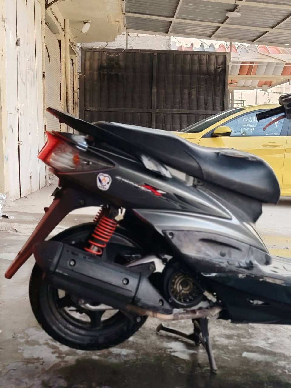 السلام عليكم الدراجه للبيع سكنس كابريتر المكينه بلاديه ما مفتوحه العنوان بغداد الامين الثانيه قرب فلكه حدادين سعر 750الف وبيها مجال البيع مستعجل الرقم ***********
