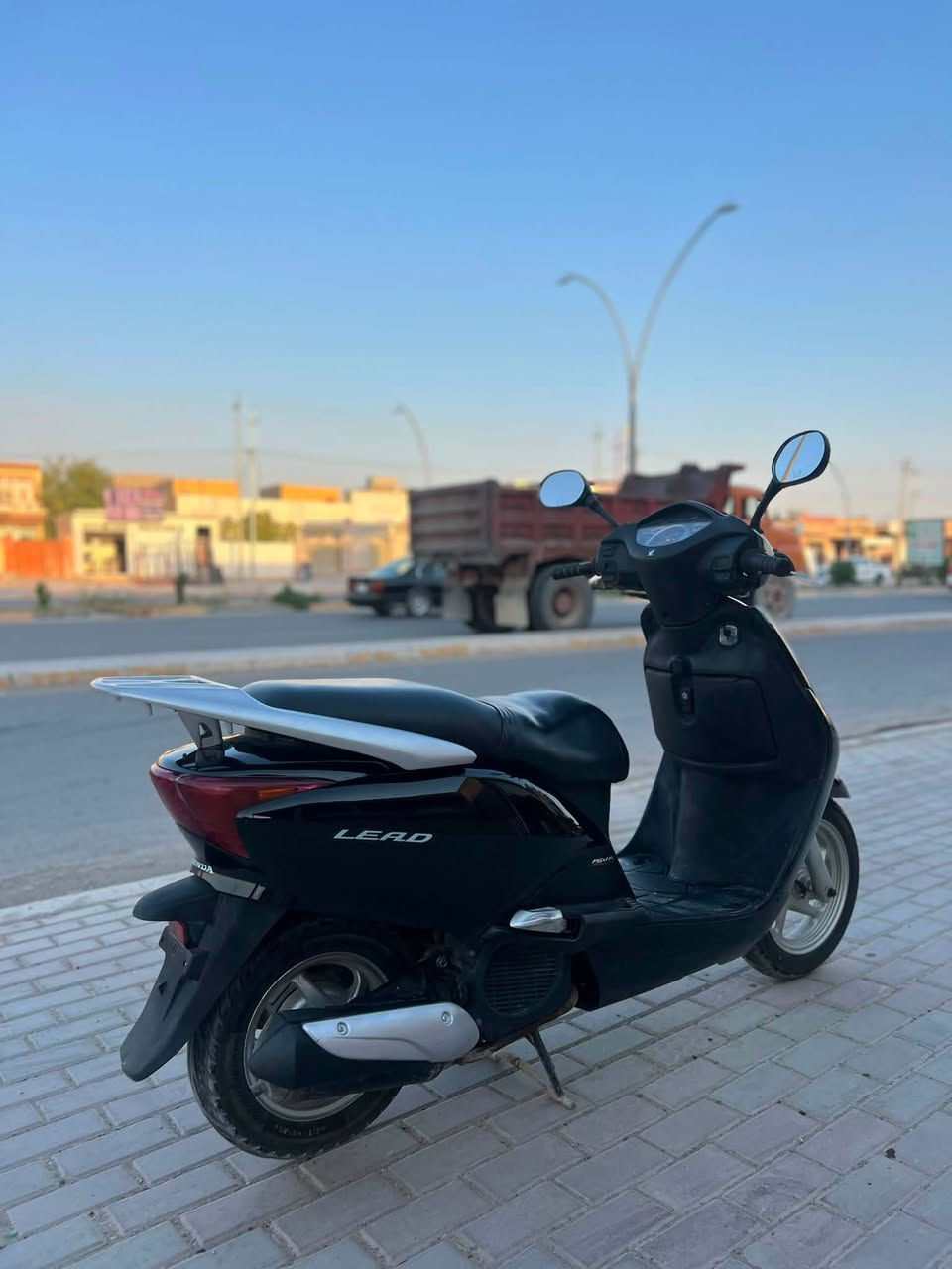 ليدي حديث للبيع دراجه حلوه وأحلى من الصور تعمير كامل كفر جديد دراجه جديده ومكفوله مفتوحه مكينه خرسه السعر 900وبيهه مجال حك جيتك للاستفسار *********** موجود فقط واتساب
