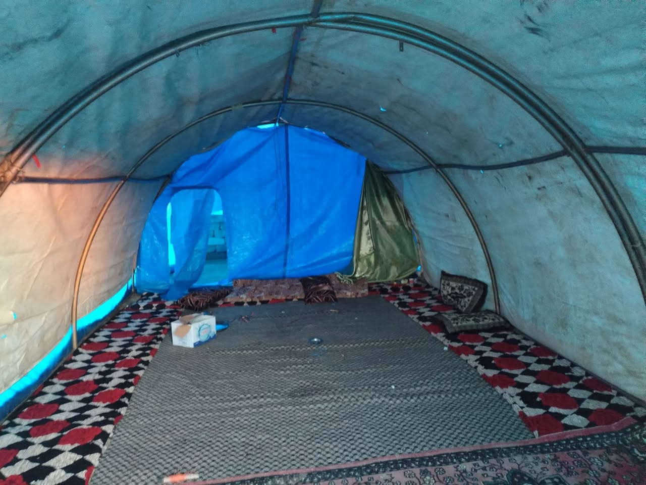 اسلام عليكم 

خيمه للبيع الطول 10العرض 4 
السعر الهاتف ***********
