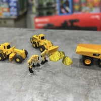 مجموعة آليات مع فيغرات  وزن ثقيل حديد بالكامل   الحجم 1:64  السعر 14 ا...