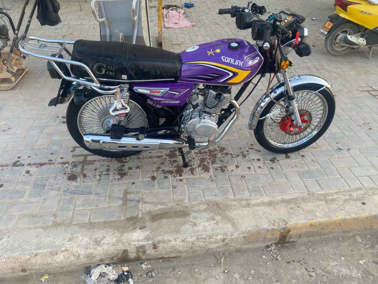 السلام عليكم دراجه ايراني تايكر موديل 2025 الماطور كلش جديد ماعيزه شي بلادي مامفتوح السعر 700 وبي مجال سهله الرقم ***********
