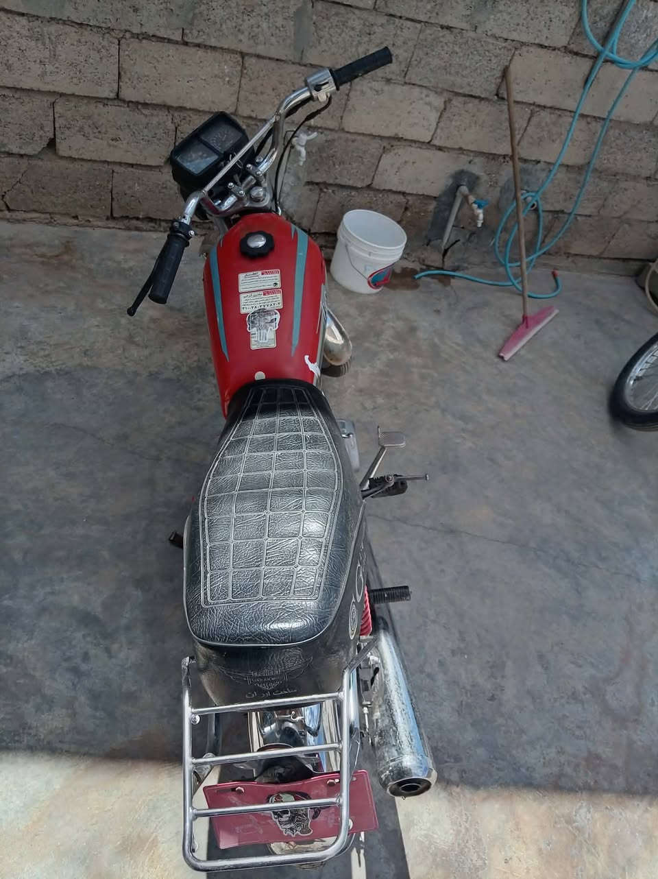 مطور البيع محرك شرط كل عيب ما  بي سعر ٢٠٠وبي مجال الشراي نامة شامجة رقم صاحب الدراجة ***********
