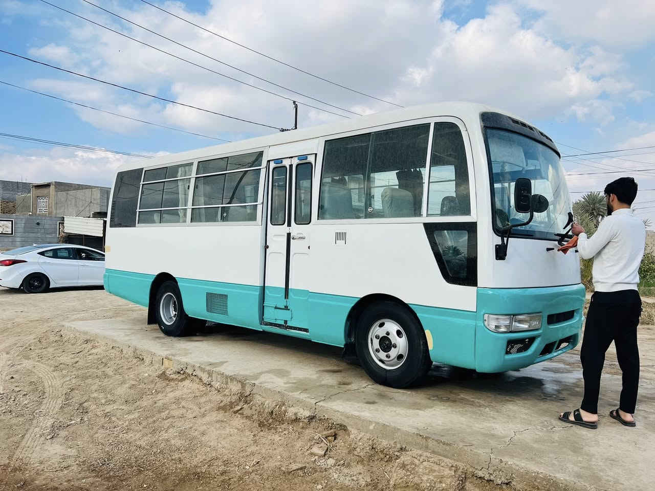 للبيع كوستر نيسان موديل2003مكينه وكير كفاله حداديه تخم تاير جوبلس داخل مدوشمه جديد سياره باسمي تريد مداور تريد وكاله الاستفسار***********
