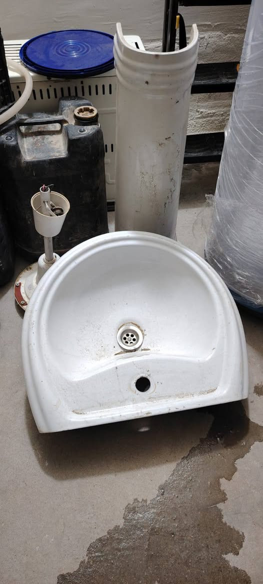 #اغزاض_للبيع
تانكي ماء سعه 1000لترغير مستعمل سعر 125الف
گيزر ماركة الطحان غير مستعمل 135.الف
مغسله مستعمله 25الف
تخم قنفات مستعمل 75الف
العنوان رمادي قرب گراج بغداذ
للاستفسار ***********
