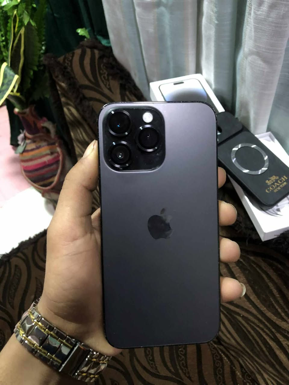 سلام عليكم
جهاز ايفون 14 برو ماكس ذاكره 128 بطاريه 81 جهاز كل جسمه بلادي نموذج m امريكي تك سيم ويدعم شريحه الكترونيه فقط شاشه مبدل مال تفصيخ شاشه كلش حلوه وسريعه نفس البلاد بالضبط ميفرق اي شي فيس ايدي كلها كامل شغال ملحقاته كامل كارتونه وشاحنته كامل سعره 580 الف شراي اتصل ع رقمي ***********
