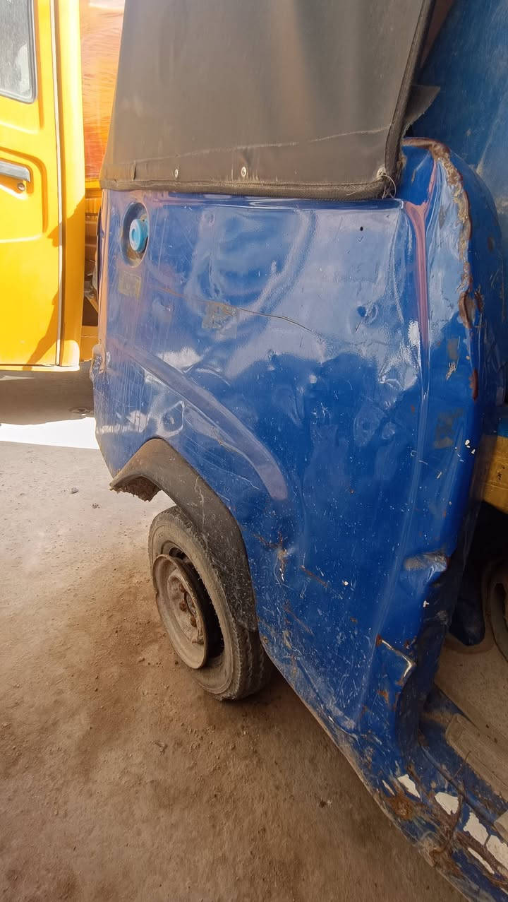 السلام عليكم تكتك بياجو للبيع
موديل 2018 بيهة ضربة اصغيرة التكتك ما تشتغل بيهة قطع نار /  السعر 500 الف وبيها مجال قليل 
ملاحظه التكتك بدون اوراق للاستفسار الاتصال على الرقم *********** أو المراسله على الخاص
