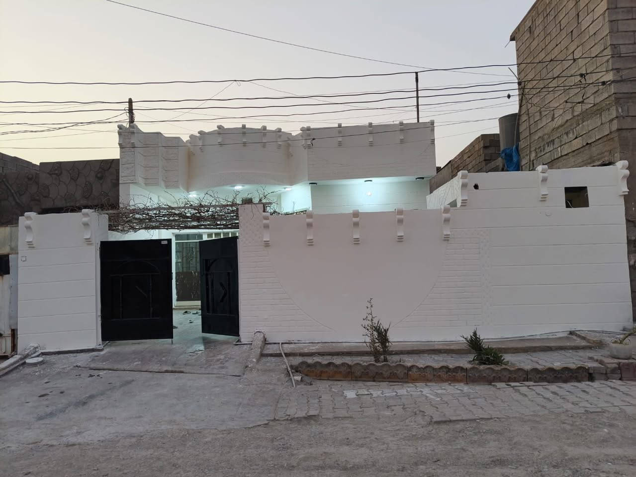 بيت 200مترالبيع المكان حي العسكري زارعي السعر55التواصل عل رقم ‏‪0782 981 7941‬‏
