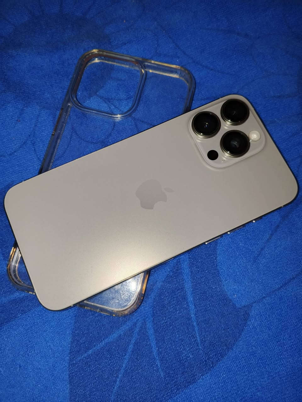 ايفون 15برو ماكس للبيع 
او المراوس شرق اوسط ماستر AAA
جهاز نضيف وبلادي شخط مابي لون 
تيتانيوم بطاريه 86 اذكره 256
كارتون مطابق مكان ديوانيه جلبيه 
السعر خاص ***********
