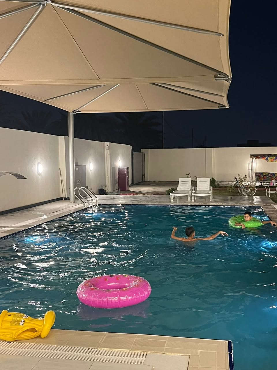 🖇️السلام عليكم ورحمة الله وبركاته مزرعة ( ڤله )  طابقين للبيع مساحتها  (1450)متر 🔴 لاصحاب الاستثمار ايجارات اليومية  والاستراحة جبنالكم عرض كلش حلو ومناسب بالنسبة للسعر تكعد ويا راعيها. 🔴 الواجهة (43) متر   والنزال (34)مترجنس الارض طابو زراعي سند 25   تنازل شركة وإقرار محكمة مباشر من المالك الارض .  المزرعة تحتوي على مسبح صب  🏊 وباربيكيو  🍗ومنور خارجي ومطبخ 🧑‍🍳جاهز بالكامل   والعاب ترفيهية⚽️🏓🎱 🛝وحديقة كبيرة للحفلات والمناسبات 🏡🏡🔴الطابق الاول 🔴غرفتين نوم نظام سويتات وصالة استقبال ومطبخ منور داخلي وصحيات خارجية كبيرة .🔴والطابق الثاني 🔴غرفة كبيرة نظام سويت  وصالة كبيرة .والمزرعة شغالة واردها خير من الله وموثقة برنامج اجرلي العنوان بغداد الدورة البوعيثة قبل مدرسة الأحرار  بعد  الحاجة ابتسام شارع المزارعلاستفسار الأتصال واتساب للسعر ☎️ ***********     *********** ☎️
