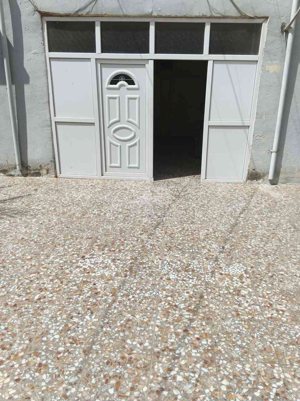 دارين للبيع في طويريج حي دور الحجر المساحه 260 متر بطارمه مشتركه يبعد عن الشارع الزوار 50 متر أول بيت عالشارع  قرب عبلي ابو الدراجات وره علوة دبس كل بيت يحتوي غرفة وصالون واستقبال ومطبخ وصحيات طابو زراعي سند 25 بناء متوسط وجاهز للسكن صب مسلح وبناء طابوق نضيف جدا 
***********
