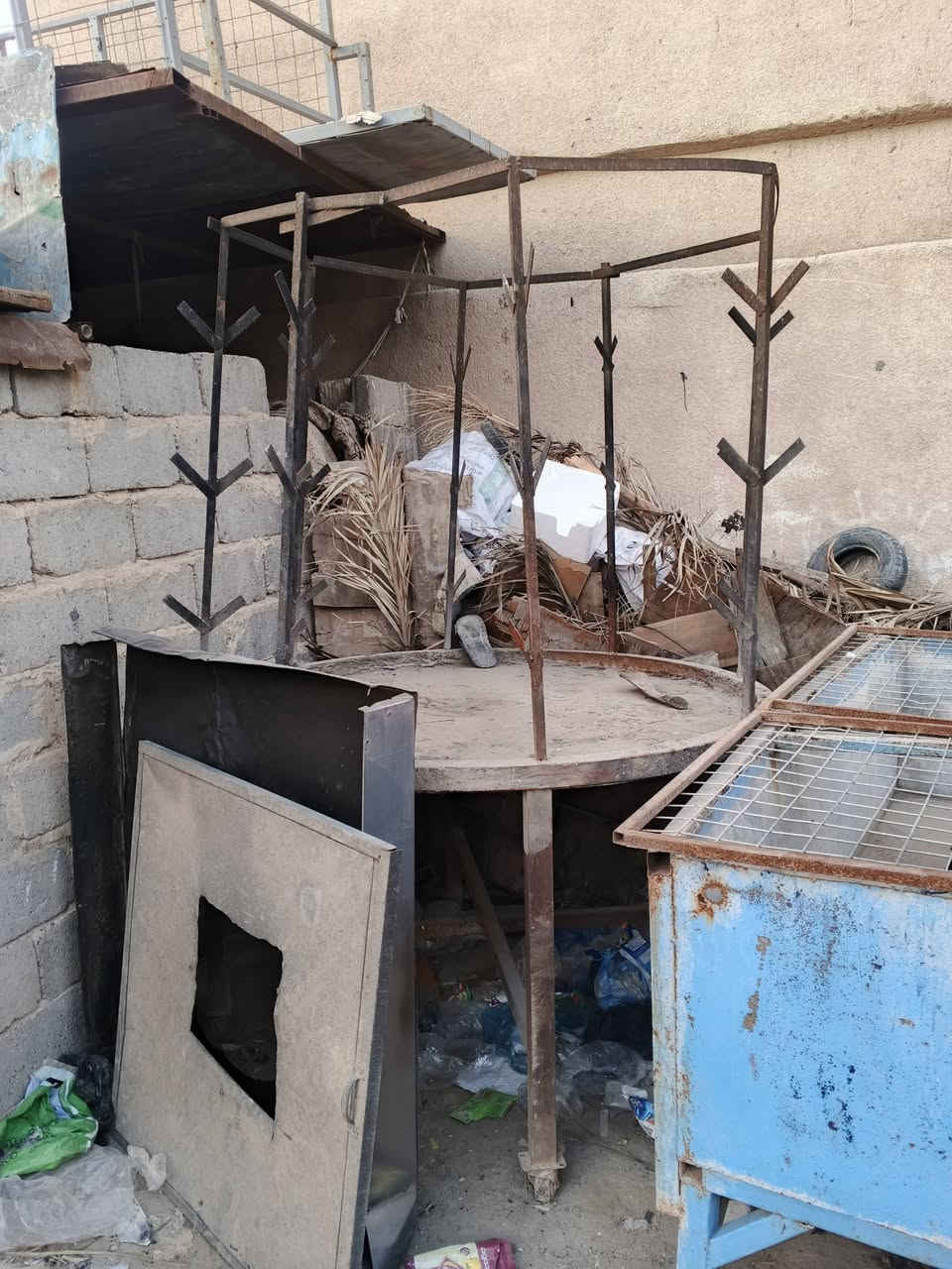 شوايه دجاج حطب وغاز
حوض سمج وشوايه سمج ويها 15 طباكه 
***********
