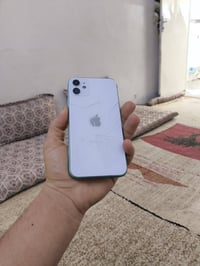 ايفون 11 • ١٢٨ جيجا • شاشة جامدة