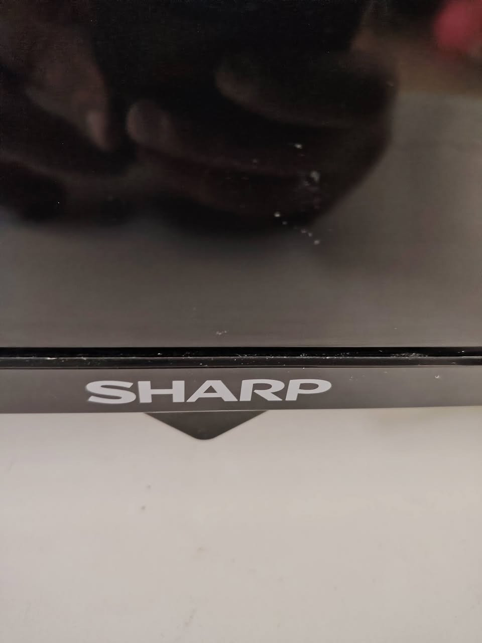 السلام عليكم شاشه بلازما
نوع sharp اصليه ٤٠ بوصه 
 صناعة ماليزيه َمو صيني  شغاله و ع الفحص استخدام قليل
مسويلها برنامج محولها سمارت
ب  ١٧٥  الف  مكاني ديوانيه ب الخصيمه 
هاتف ***********
