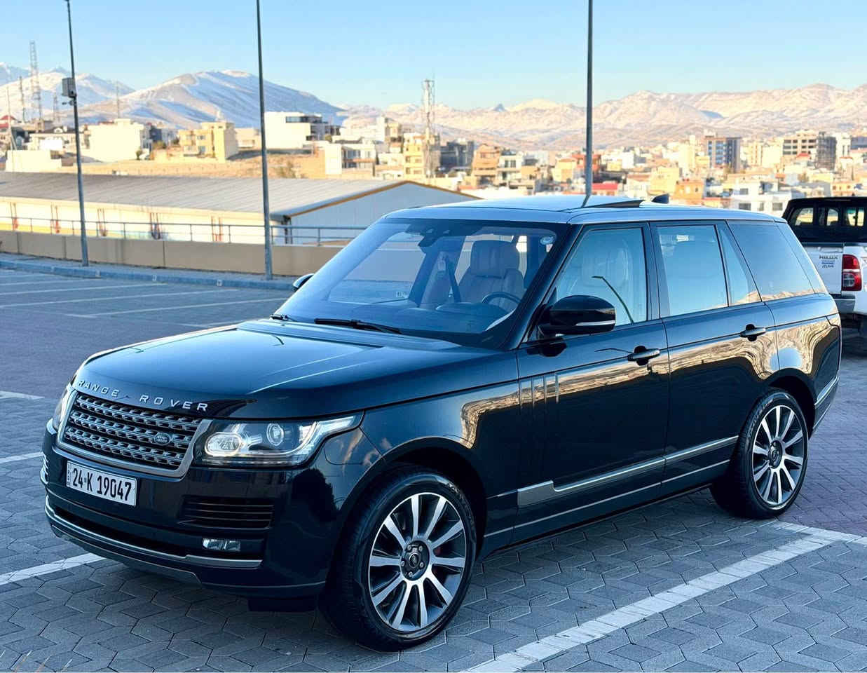 Range Rover Voge   2017 autobiography

خليجي شريكه سردار زمان دولي بصمتين موجود

سيارة اسود  سقف  رصاصي بلادي

ملاحظه:سياره من شريكه ايدوحده بشرط احلي من صور اذا مجان هيج اطيك مصروفك سياره كلش جديد

سعر مناسب ماكو نظافه بي هيج سعر ٣٤٨ بلاش بلاش ورقه مجال

❌سياره بدون صبوغ بدون تبديل بدون رصعه بدون شخت ❌بشرت حتي دعميات بشرت مابيها صبغ 
 
فول مواصفات

رانج روفر فوك  
 موديل 2017 
ماشيه 120 الف كم 
محرك ٨ سلنر سوبر جارج اقوه محرك مكفوله كفاله
-----------------------------
مواصفات 
بانوراما
سترين تحكم
داخل  جلد كريمي داخل جديد 100/100   
كشنات جلد كهرباء و خزن
كشن تدفئه تبريد
دواخل ليد ٨ الون
مراية رادار
صندق شفت
٥كاميرا
بصمه
كير اوتوماتيك و عادي و سبورت
اربع نضام دفع رباعي
دبلات جبريس حسب رغبه تريد سياره عاليه وناصيه
بريك بصمه 
_________________________________________
كير و محرك بشرط مابي اي نواقص تبريد تاقم صدر كله بشرت ترايى حتي بصره  دينار مابيها مصرف

سياره رقم دهوك بي اسمي سنوي رقم  جديد تحويل بشرت
____________________________________

سعر  ٣٤٨ مجال بسيط ما كو هيجي بالسوق 

مكان سياره سليمانيه

***********
***********

************************************************
Range Rover Voge 

نرخى مناسب بلاش   ٣٤٨ ورقه مجال بسيط 
سەیارەکە ڕەشی سەقف ڕەساسی بیلاد 
  تيبيني : سه ياره له سه ر ده قى شه ريكه ى ماوه ته وه هيج شتيكى ده ستكارى نه كراوه هه موو بيلاديه سه ياره كه له ره سمه كان جوانتره 

مه كينه ى ٨ بستونى سوبره جارج  
 
موصفات فول 

سلايد
سلاجه
120 هه زار كم روشتووه
كوشن هيتر
كوشن جلدو ناو كريمى داخلى ١٠٠/١٠٠   
كوشن كاره باو خه زن 
سندوق شفت
ناو ليد و ٨ ره نك
شاشه
 ٥كاميرا
ده بله كانى جوبه به رزو نزم ٣ موده
سوكان فوليوم 
گير ئوتوماتيك و عادى و سبورت
موصفاتى ره نج مه عروفه .......
_______________________________________
گيرو مه كينه ى به شه رت يه ك خه له لى تيانيه بى نو قسانيه ته بريد تاقم بيش به شه رت تاقم تايه و ويلى شه ريكه تازه يه يه

سه ياره كه ره قه م دهوكه ته حويل و وكاله ى به شه رته سه نه وى ره قه مى تازه يه  تا ٢٠٣٠ به ناوى خومانه
______________________________________
بى بوياغ بى كرانه و بى سارد ده عمى بو ده عمى به شه رت قه تره بوياغى نيه ته نانه ت ده عميه كانيشى بوياغ نيه به شه رت

سعرى  ٣٤٨   ورقه و مجاليكى كه م 

***********
*********** السليمانية, العراق

