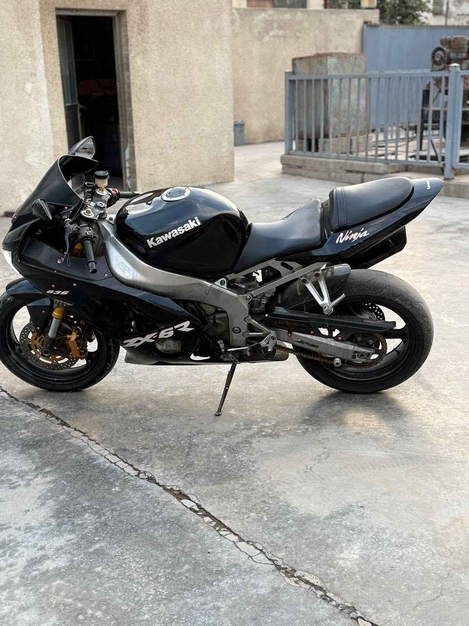 السلام عليكم بطحه كاوسكي للبيع محرك 636 العنوان ساحه اللقاء دور السود*********** فقط اتصال اي مراسله على الفيس ماكو
