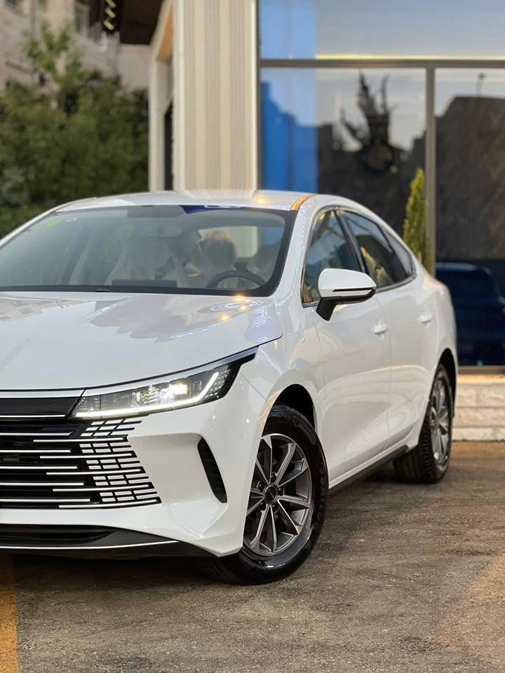 بي واي دي دستروير
باللون الابيض 

كل الملحقات كامله 

كشن رياضي  . شاشه كبيره . كاميرا . ويل 18 بلاك  تبريد قطعتين 

. داخل رياضي باللون الابيض .. حساسات .. لايت LED 

***********
