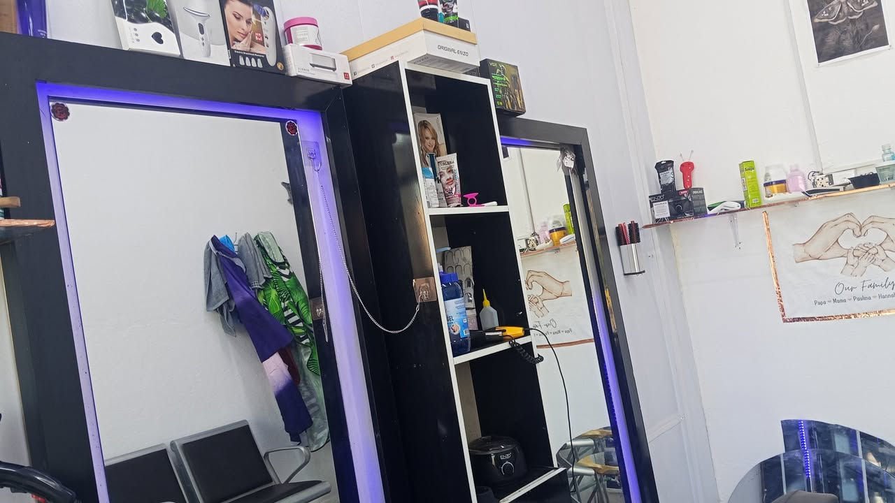 تم افتتاح كوافير وسام الخيكاني في شارع المركز مقابل فرع الزراعه كوافير متكامل سحب شعر تخصيل تحديد باليزر احدث القصات علما الحلاق ذو خبر وكفائه عاليه للأستفسار والحجز الأتصال على الرقم ***********او ***********
