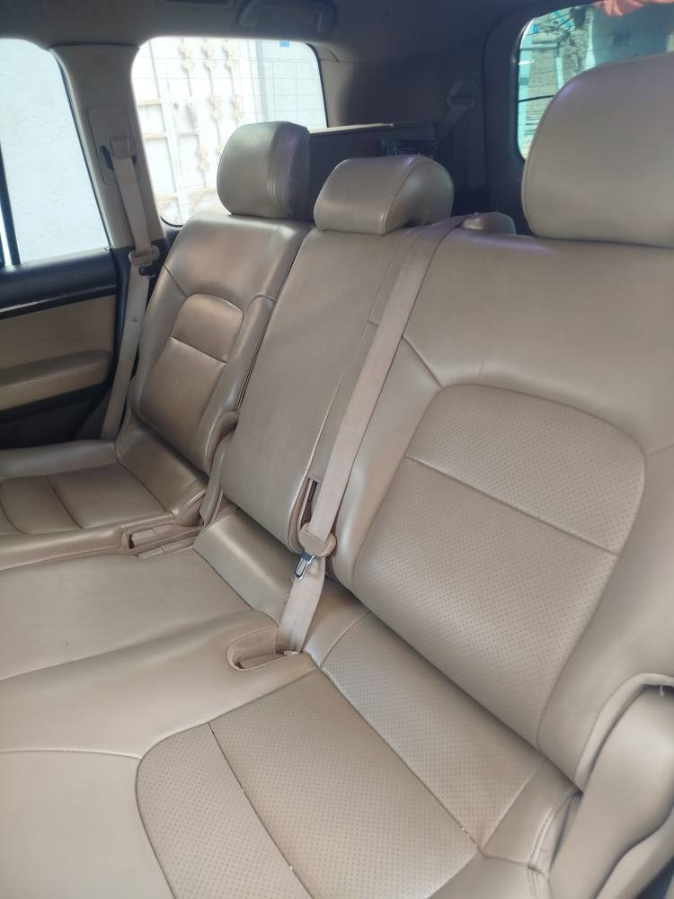 السلام عليكم لاندكروز2010صبغ بنيدتقشيروباردجاملغ خلفي*********** البصرة, العراق
