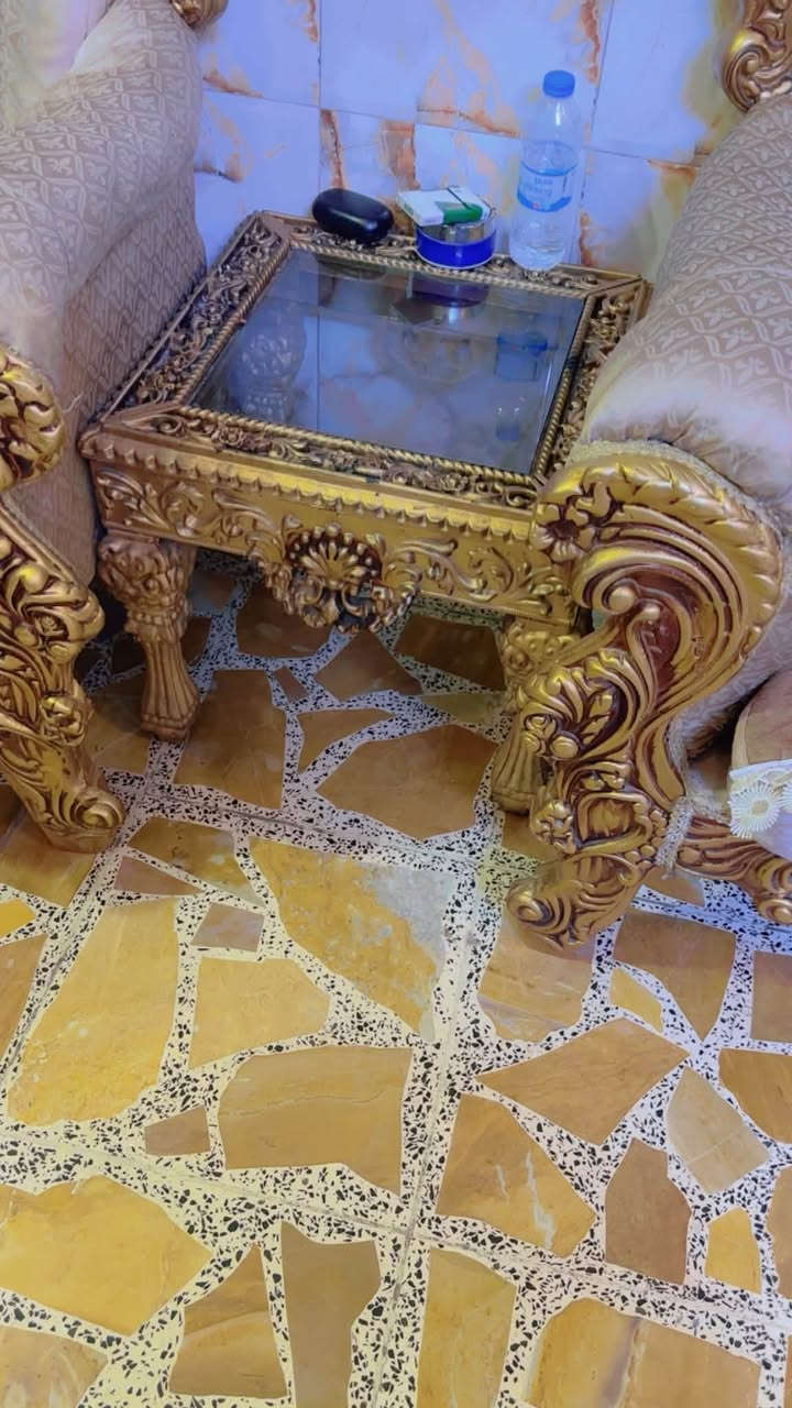 السلام عليكم تخم للبيع ١٠ مقاعد نضيف جداً ويا طبلاته  ثنين زغار وحده وسط چبيره السعر خاص او واتساب ***********
