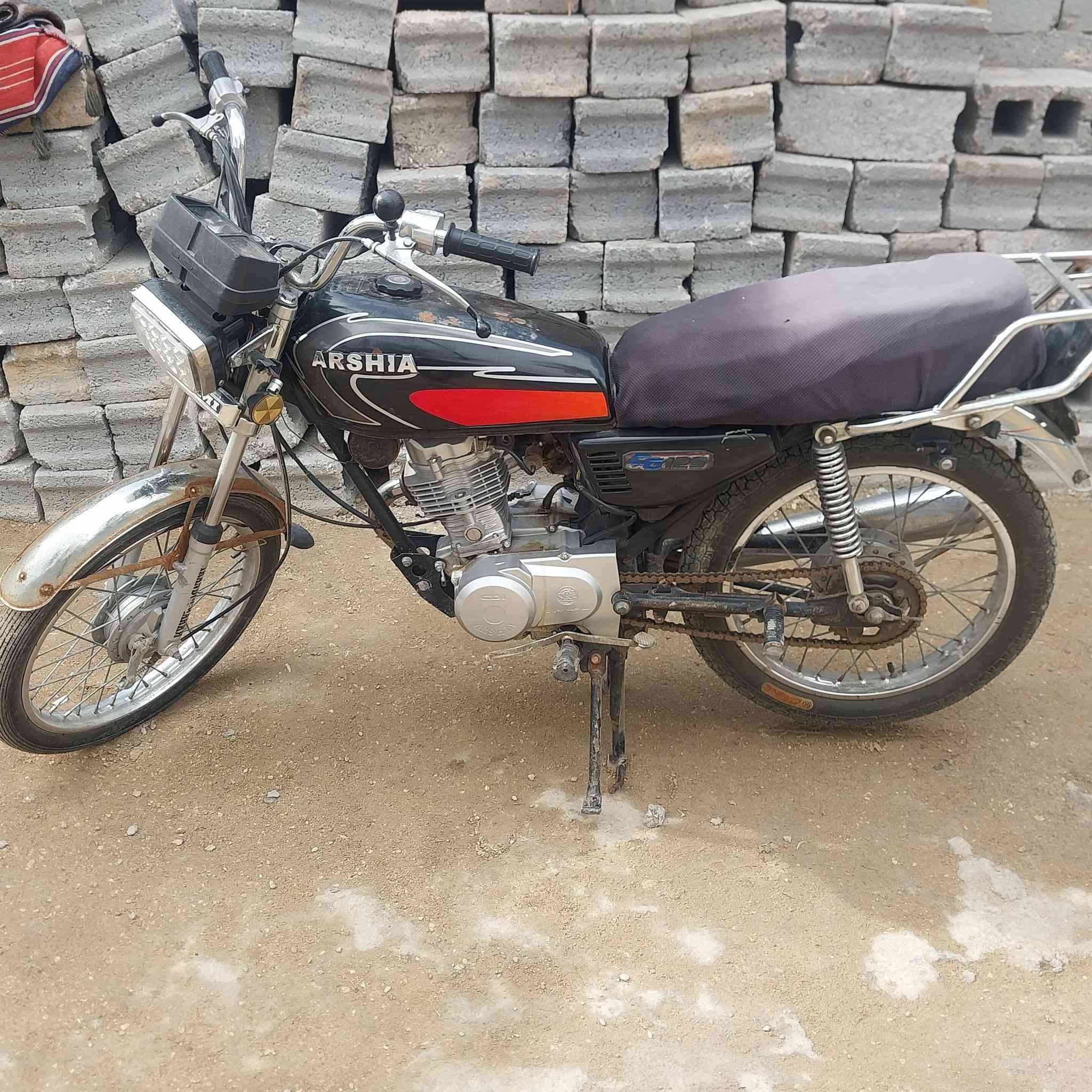 سلام عليكم دراجه اربع كير البيع اوراق اصولي
بيه نواقص قليلاة 
***********
400 السعر. بيها مجال حك الجيه
