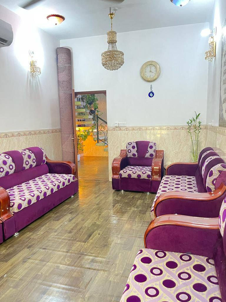 المبادرة 
✨🏡 مشتمل للبيــع 🏡✨ على المبادرة او نقدا 
طابو صرف /السعر 122
📍 الموقع: بابل – شارع 60 – شارع الكرينات
━━━━━━━━━━━━━━━━━━
📏 المساحة: 100 متر
📐 الواجهة: 5 م
📏 النزال: 20 م
🛣️ عرض الشارع: 10 م
📜 الملكية: ملك صرف
🏗️ يتكون من طابقين 
━━━━━━━━━━━━━━━━━━
🏠 تفاصيل الطابق الأرضي:
استقبال + كليدور + صحيات + مطبخ
🧱 الأرضية: كاشي
━━━━━━━━━━━━━━━━━━
🏠 تفاصيل الطابق الثاني:
غرفتين نوم + كليدور + صحيات
🪵 الأرضية: سيراميك
━━━━━━━━━━━━━━━━━━
💰 السعر: 122 مليون (قابل للتفاوض)نقدا 
البيع على المبادرة مقدمة 20مليون الباقي خلال 3 أشهر 
━━━━━━━━━━━━━━━━━━
📞 للاستفسار:
***********
***********
*********** (المهندس أمير الحسناوي)
━━━━━━━━━━━━━━━━━━
#مكتب_عقارات_أبراج_بابل 🏗️
📍 موقع المكتب: بابل – حي الجزائر – مقابل الجسر الدولي
