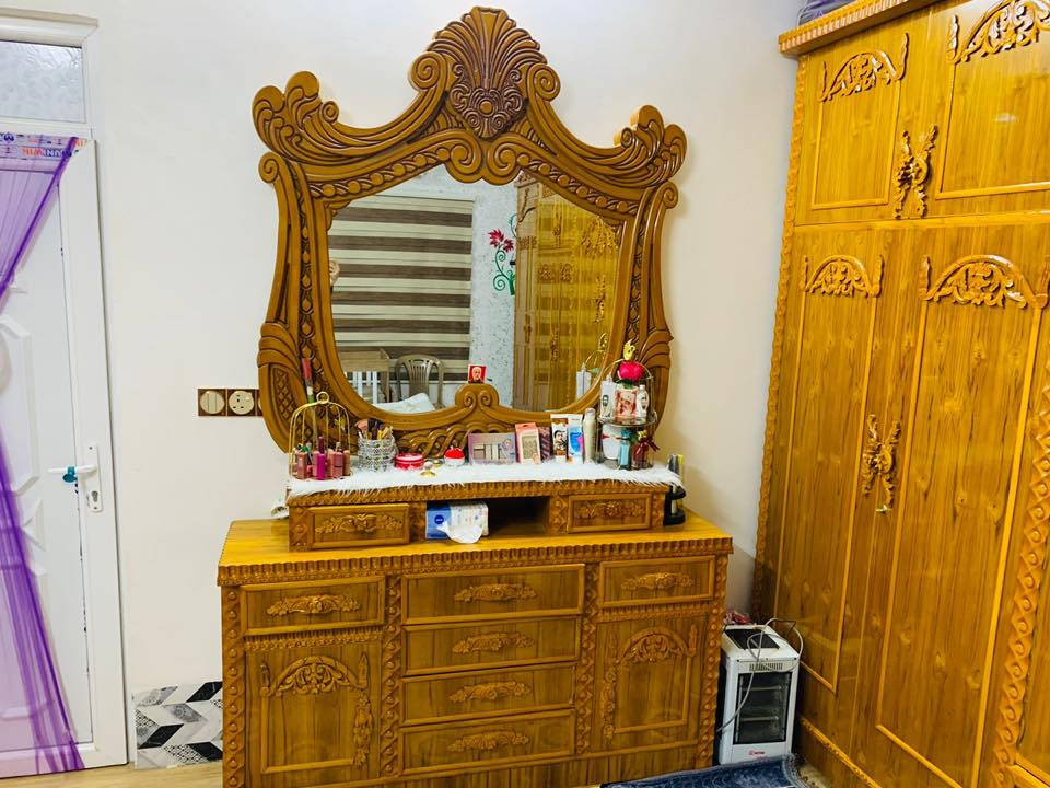 اخشاب عراقي جديده جدا 6ابواب مع زاويه وملحق مكان موصل الايسر سعر مليون و200الف للاستفسار اتصل ***********
