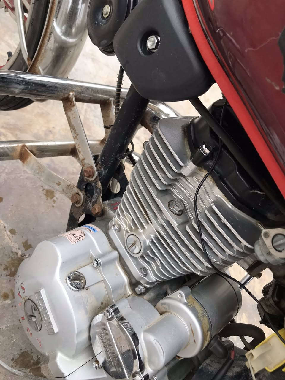 سلام عليكم دراجه سفيان  موديل 21 دراجه كامله اورق كامله مكاني ديالى الخالص السعر 400 رقم الهاتف ***********
