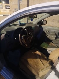 نيسان صني هندي مكفوله من الضربه والصبغ بيها بس بارد مديل 2020 رقم اربي...