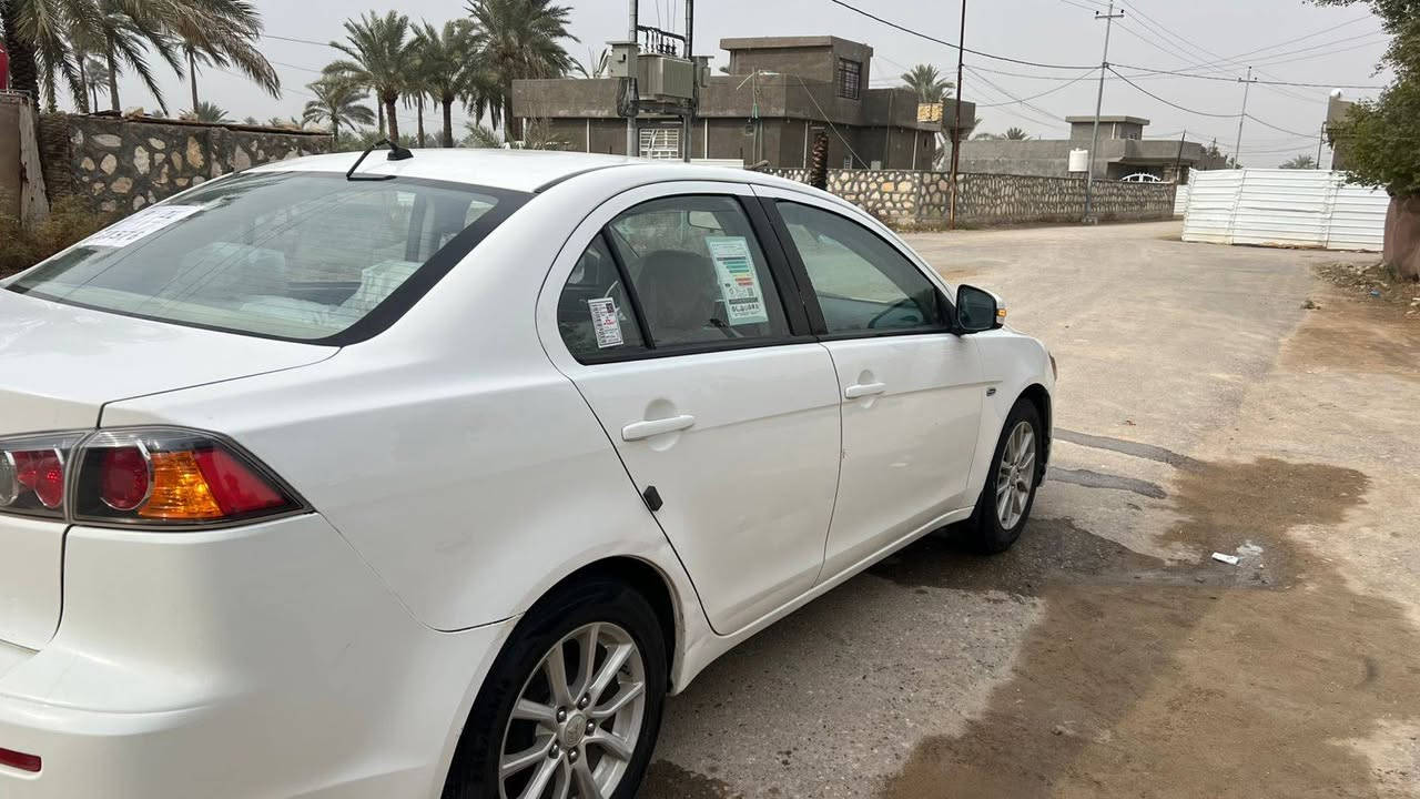 لانسر  قرش موديل ١٦
رقم بغداد دولي باسمي 
سنوية لغاية ٣١
محرك مامفتوح بلادي 
كير مامفتوح بلادي 
تبريد ثلج تدفئه جمر 
مكفوله عدا الجاملغ الايمن مبدل 
والباقي مكفول بدون دواخل 
حداديه اماميه خلفيه جديده 
تخم تاير جديد
كهربائيات كلهه شغاله 
السعر 98 وبيها مجال 
مكان السياره بابل السده 
رقم الهاتف ***********
